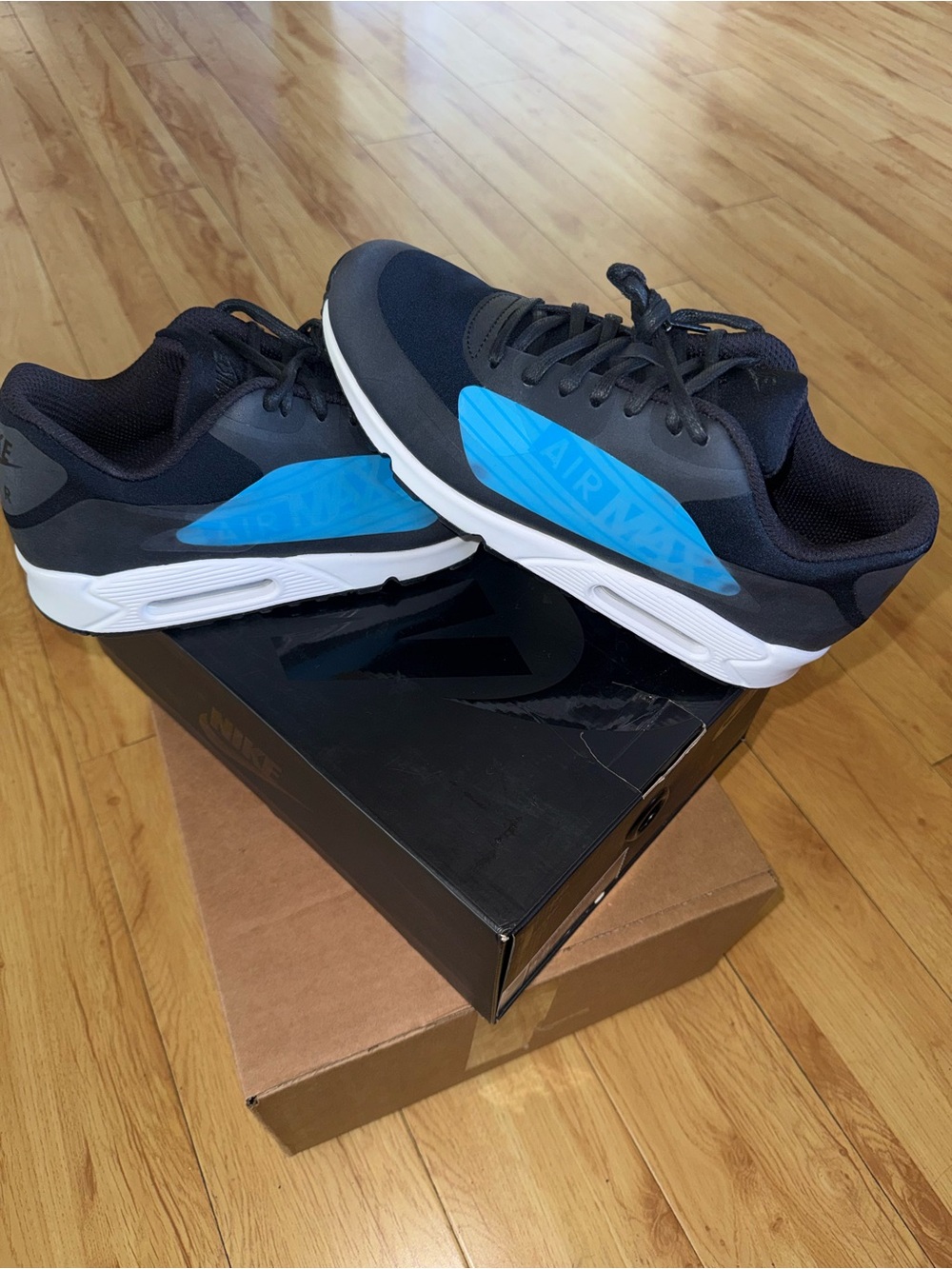 Nike Black and Bright Blue Men's Low-Top Sneakers